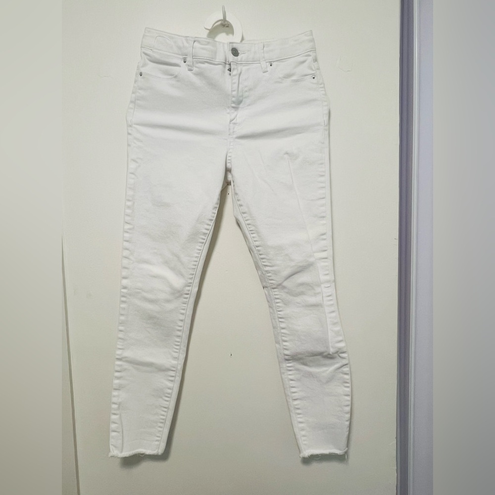Club Monaco White Skinny Jeans with Tapered Leg